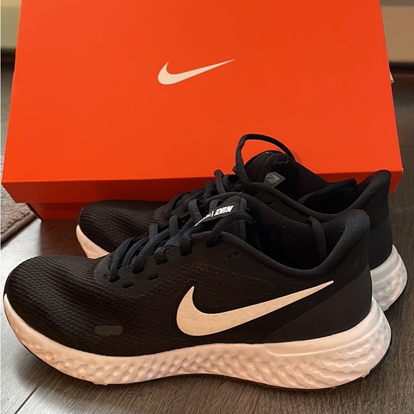 ✨SOLD✨ Nike Revolution 5 Women’s Running Shoe -size 7 - Picture 4 of 7